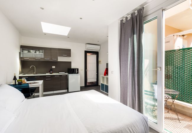 Studio a Roma - Lovely Studio with Balcony by St. Peter Studio a Roma - Lovely Studio with Balcony by St. Peter