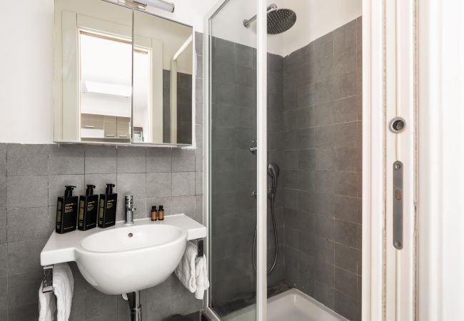 Studio a Roma - Lovely Studio with Balcony by St. Peter Studio a Roma - Lovely Studio with Balcony by St. Peter