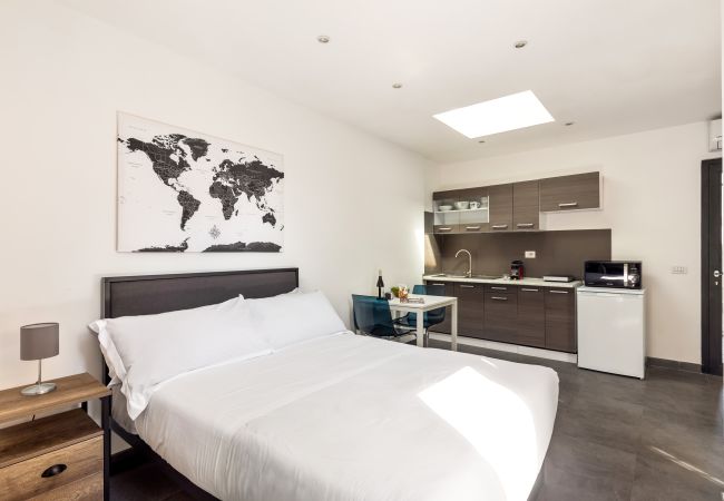 Studio a Roma - Lovely Studio with Balcony by St. Peter Studio a Roma - Lovely Studio with Balcony by St. Peter