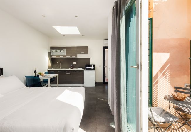 Studio a Roma - Lovely Studio with Balcony by St. Peter Studio a Roma - Lovely Studio with Balcony by St. Peter