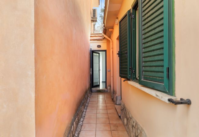 Studio a Roma - Lovely Studio with Balcony by St. Peter Studio a Roma - Lovely Studio with Balcony by St. Peter