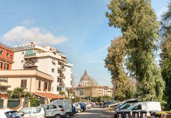 Studio a Roma - Lovely Studio with Balcony by St. Peter Studio a Roma - Lovely Studio with Balcony by St. Peter
