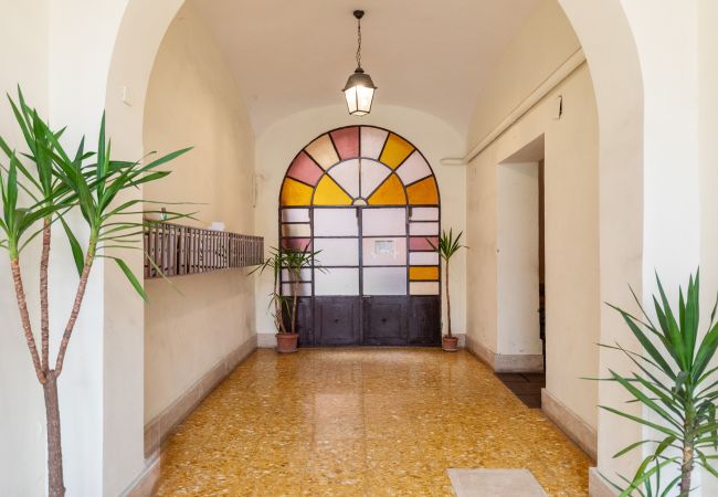 Appartamento a Roma - Termini Station Lightsome 3BR Apartment Appartamento a Roma - Termini Station Lightsome 3BR Apartment