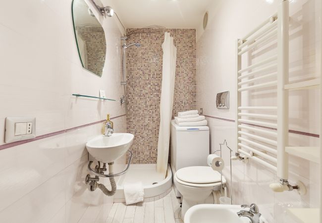 Appartamento a Roma - Termini Station Lightsome 3BR Apartment Appartamento a Roma - Termini Station Lightsome 3BR Apartment