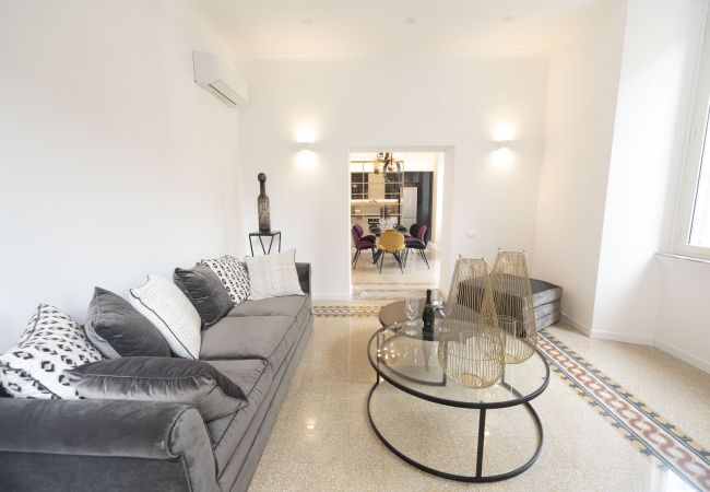  a Roma - Splendor Eternal 3 BR Apartment in the City Center