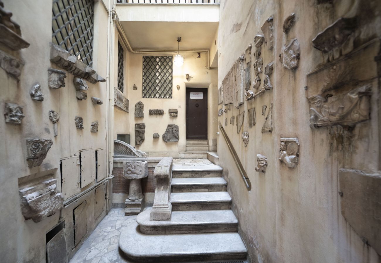 Appartamento a Roma - Elegant Roman Retreat in Piazza Sforza Cesarini