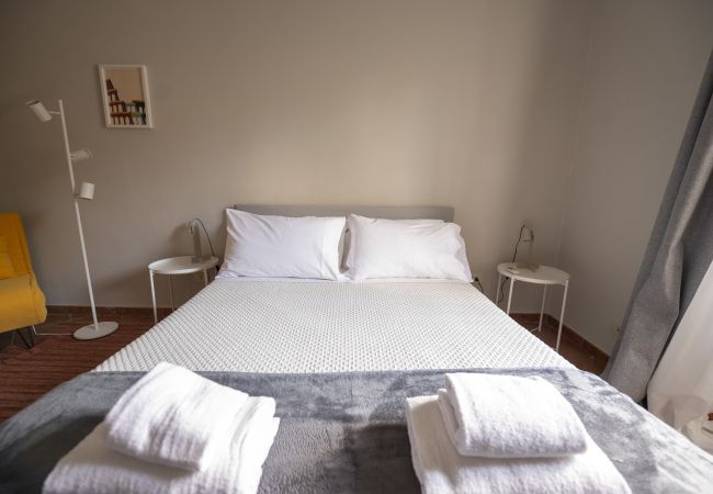 Appartamento a Roma - Lovely 2BR in Testaccio – Your Roman Home Base Appartamento a Roma - Lovely 2BR in Testaccio – Your Roman Home Base