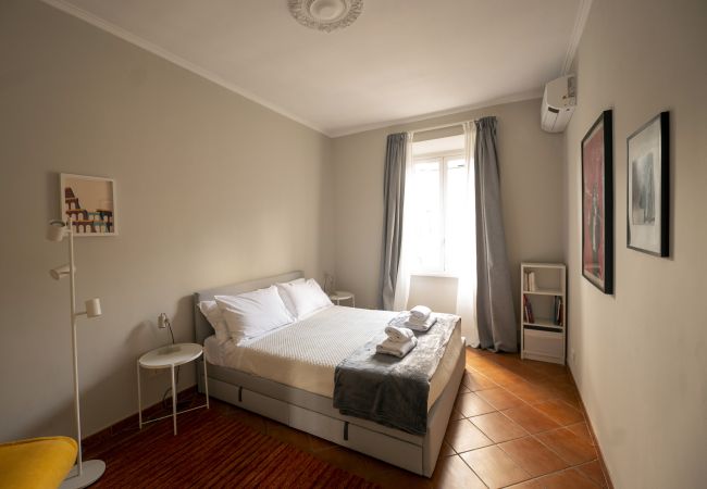 Appartamento a Roma - Lovely 2BR in Testaccio – Your Roman Home Base Appartamento a Roma - Lovely 2BR in Testaccio – Your Roman Home Base