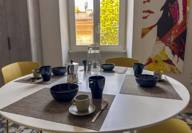 Appartamento a Roma - Lovely 2BR in Testaccio – Your Roman Home Base Appartamento a Roma - Lovely 2BR in Testaccio – Your Roman Home Base