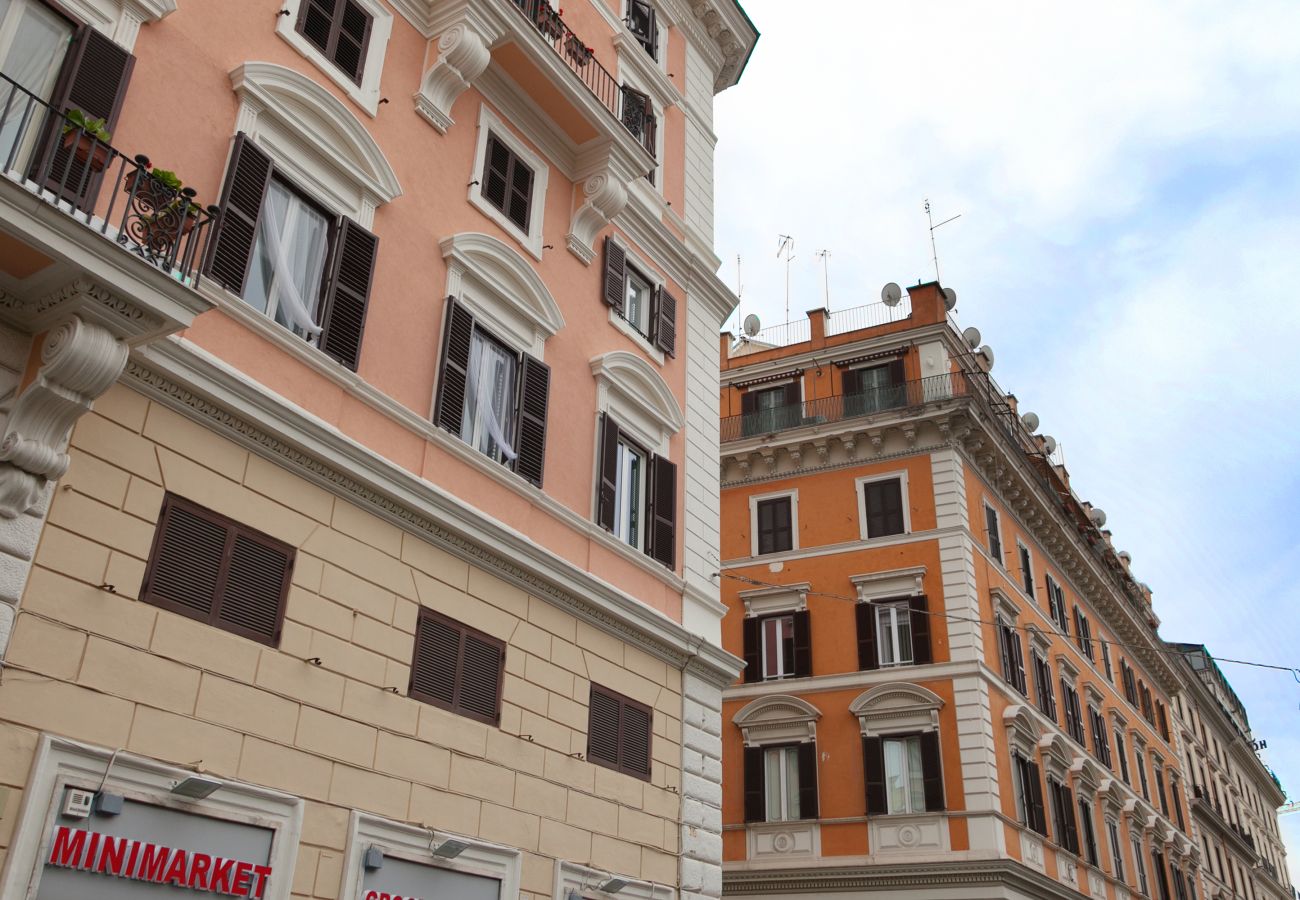 Appartamento a Roma - Elegant 2BR Retreat steps from Via Veneto