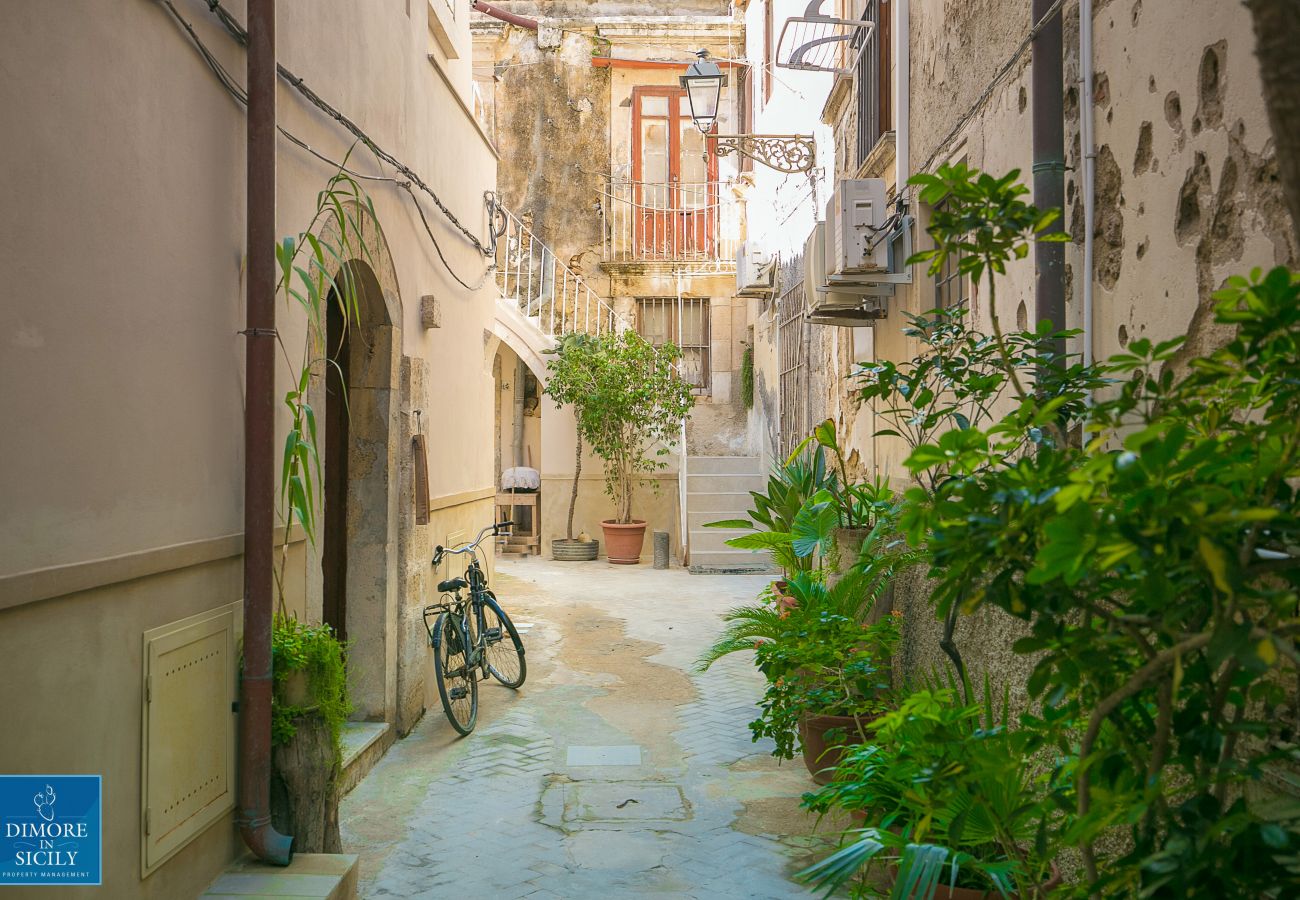 Inner courtyard, entrance to Dione studio apartment and elevator.