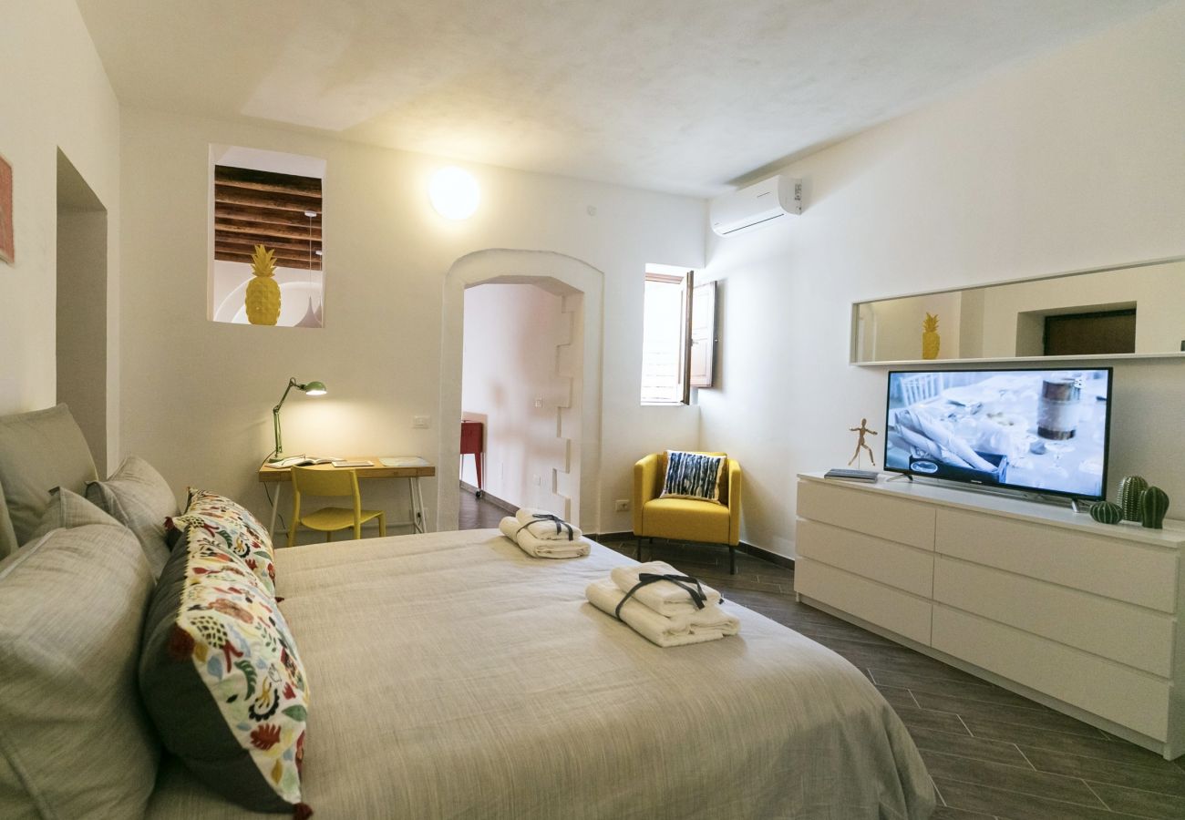 Apartment in Syracuse - Studio Alagona, three minutes walk from the sea