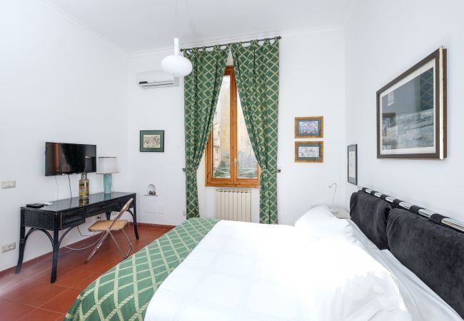 Apartment in Rome - Trastevere Charming Retreat on Cobblestone Street