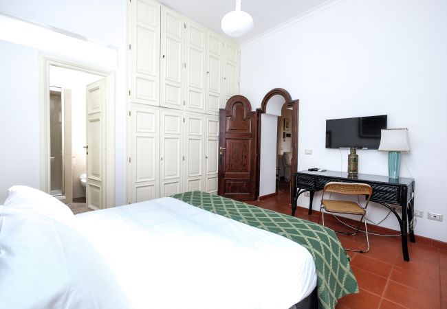 Apartment in Roma - Trastevere Charming Retreat on Cobblestone Street Apartment in Roma - Trastevere Charming Retreat on Cobblestone Street