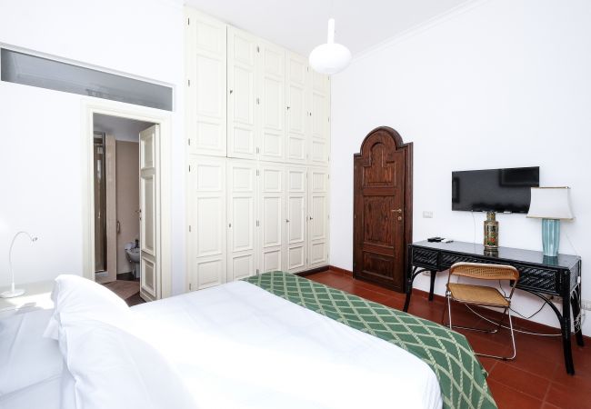 Apartment in Rome - Trastevere Charming Retreat on Cobblestone Street