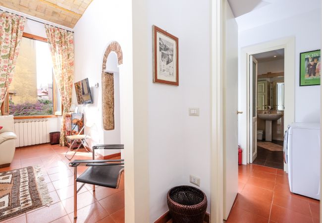 Apartment in Rome - Trastevere Charming Retreat on Cobblestone Street