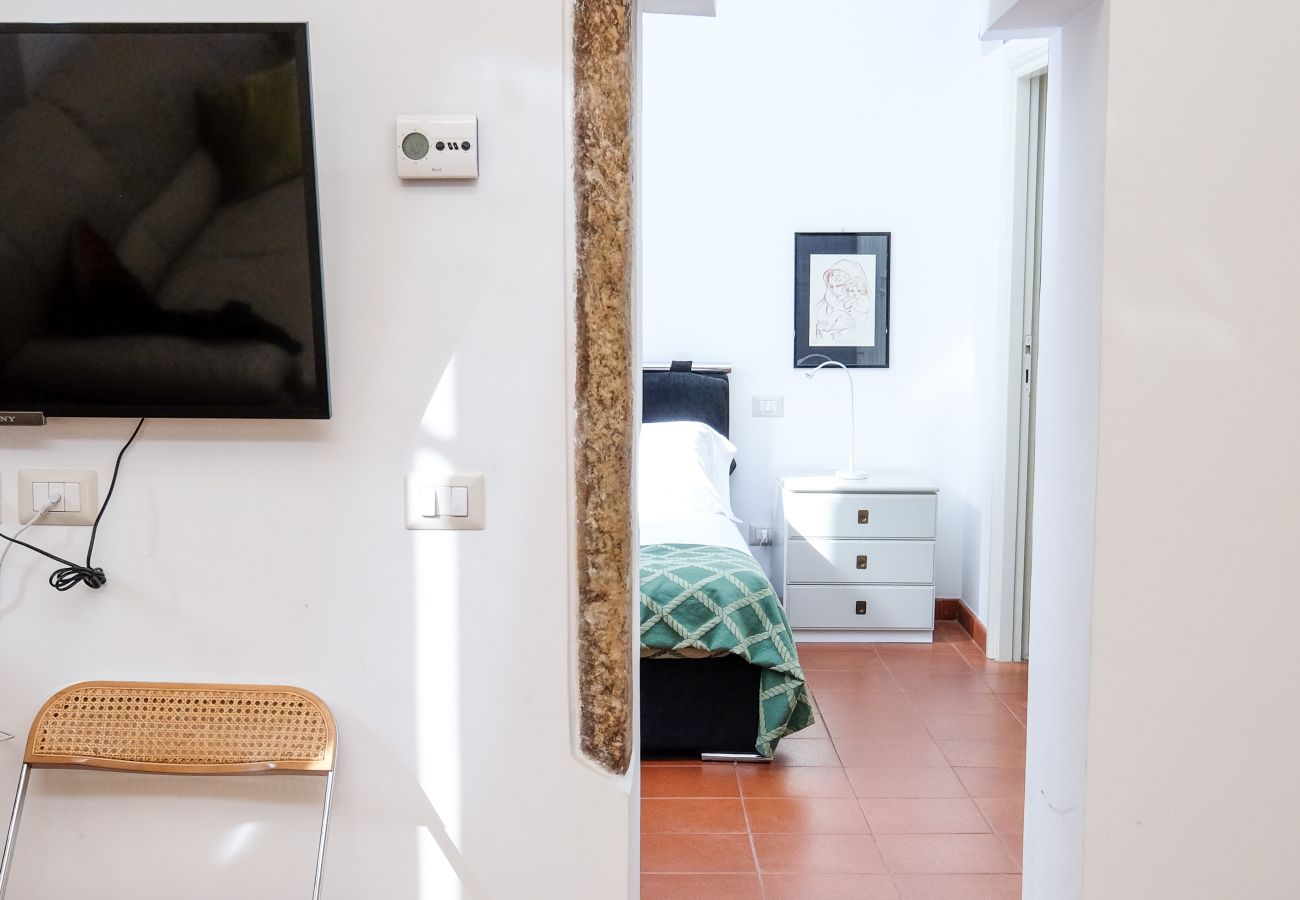 Apartment in Rome - Trastevere Charming Retreat on Cobblestone Street