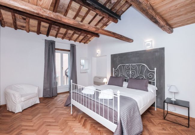 Apartment in Roma - Regal Home in Trastevere 3BR Apartment in Roma - Regal Home in Trastevere 3BR