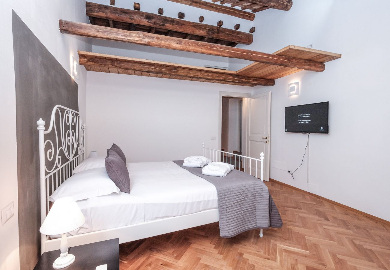 Apartment in Rome - Regal Home in Trastevere