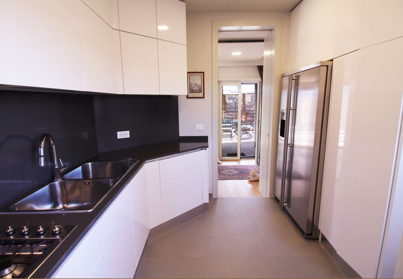 Apartment in Rome - See St. Peter from a Wonderful Terrace