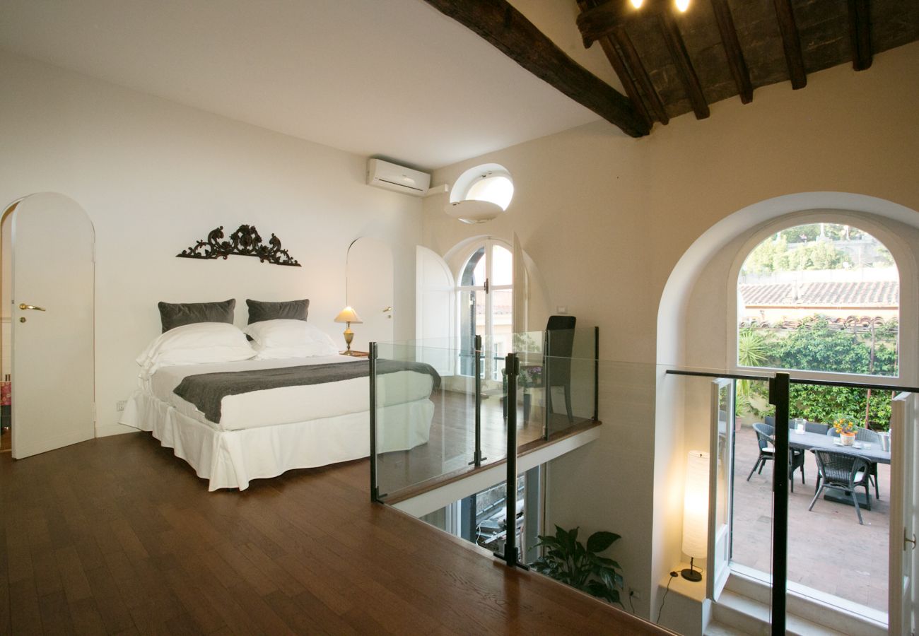 Apartment in Rome - Your Prestigious Penthouse at the Spanish Steps