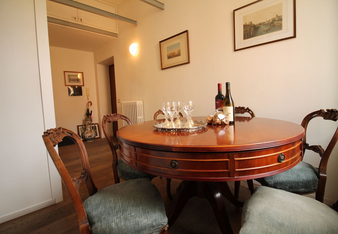 Apartment in Rome - The Trevi Fountain and Spanish Steps Experience