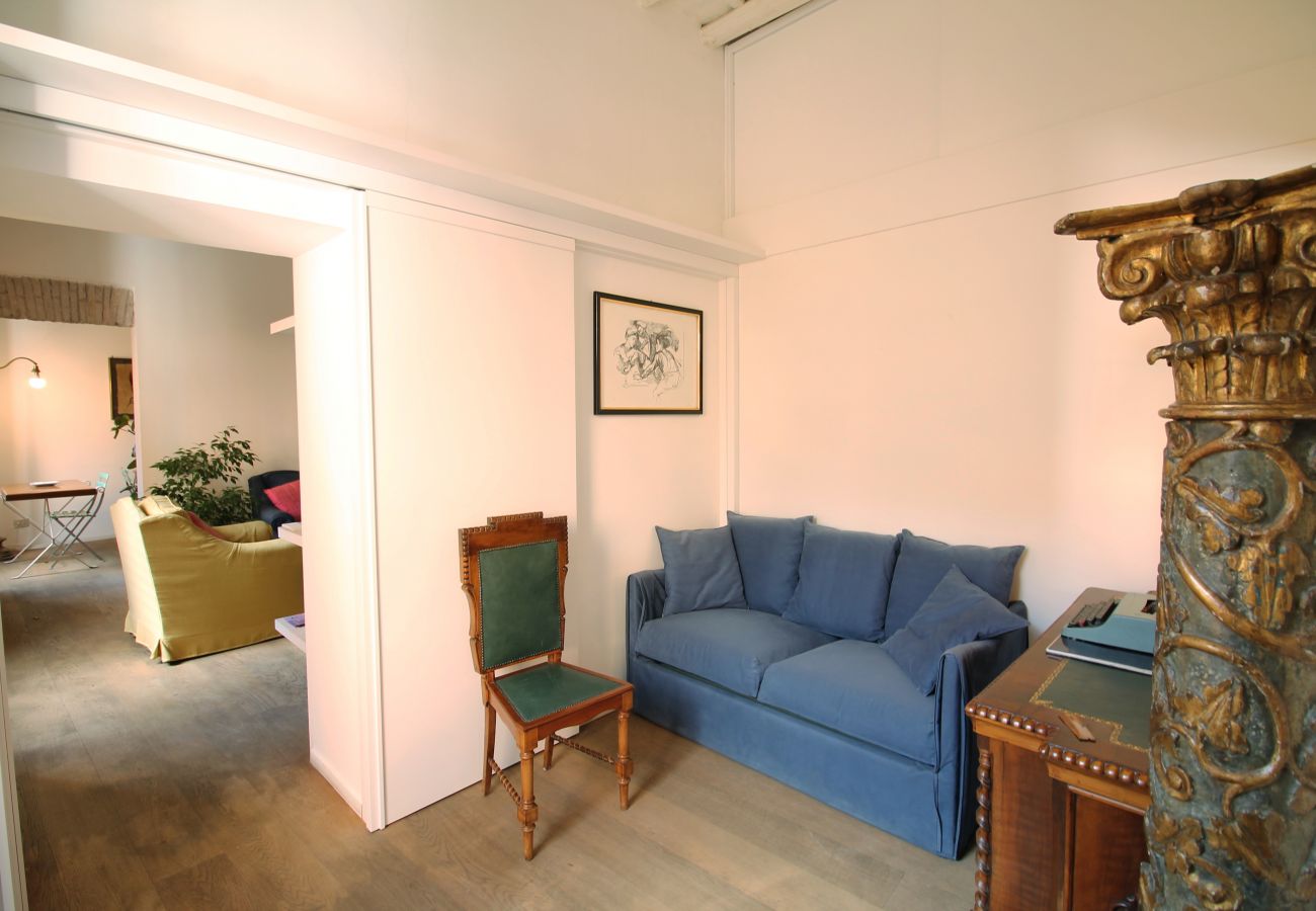 Apartment in Rome - The Trevi Fountain and Spanish Steps Experience