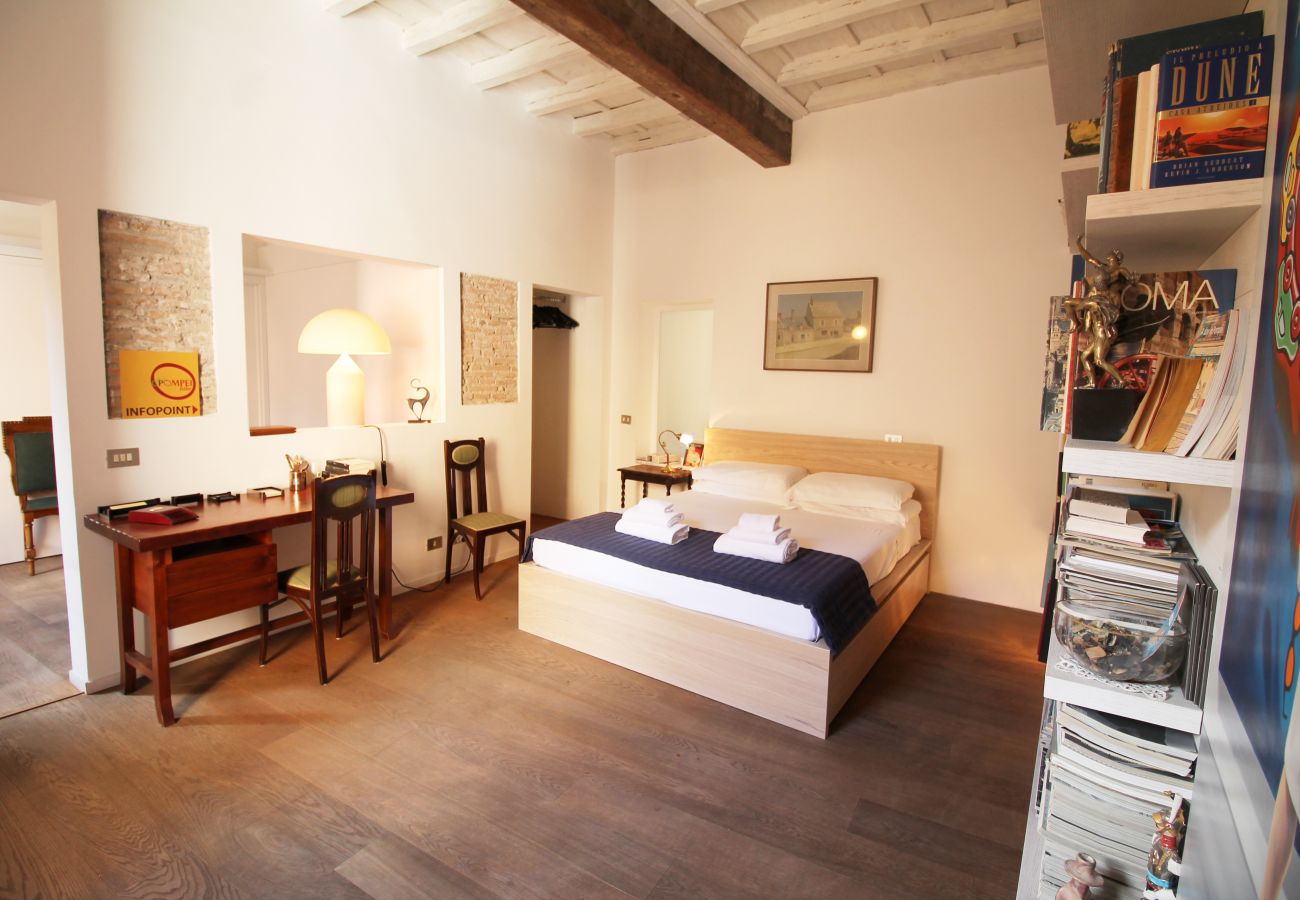 Apartment in Rome - The Trevi Fountain and Spanish Steps Experience