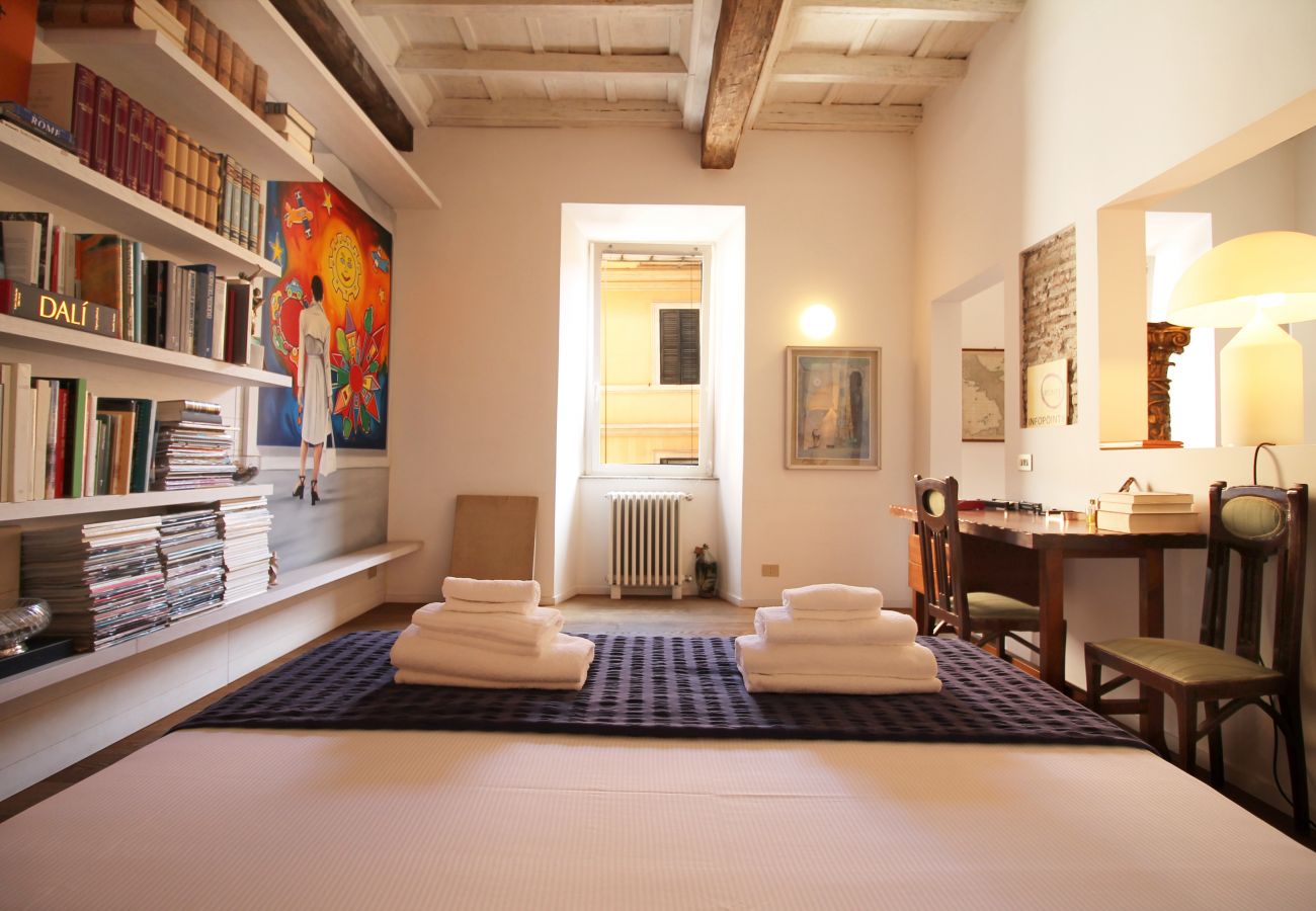 Apartment in Rome - The Trevi Fountain and Spanish Steps Experience