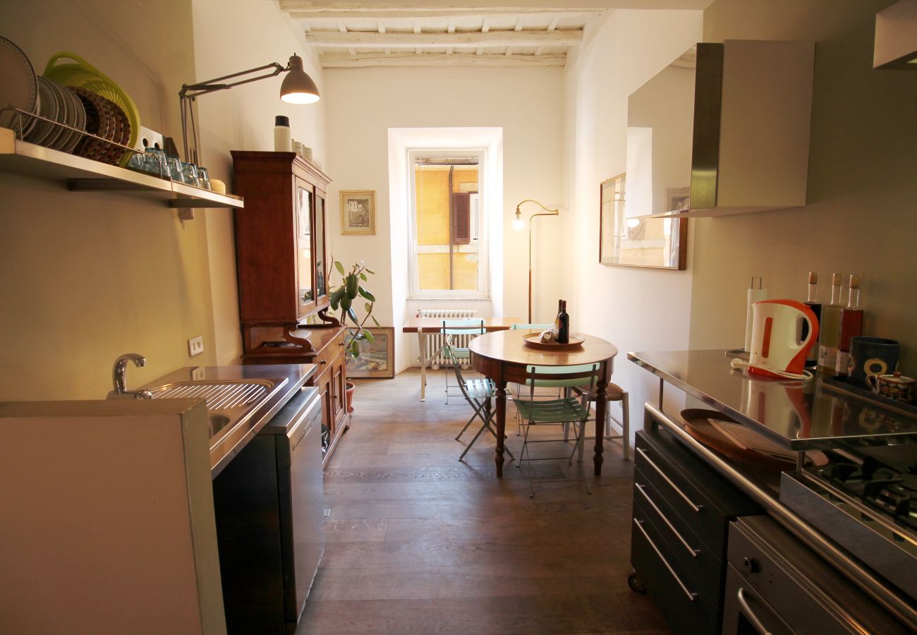 Apartment in Rome - The Trevi Fountain and Spanish Steps Experience