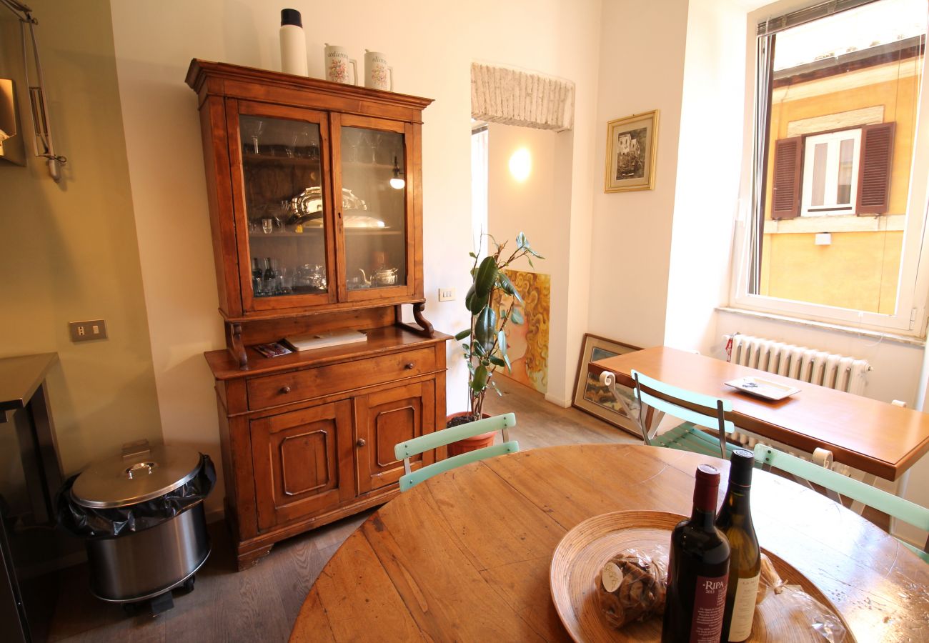 Apartment in Rome - The Trevi Fountain and Spanish Steps Experience