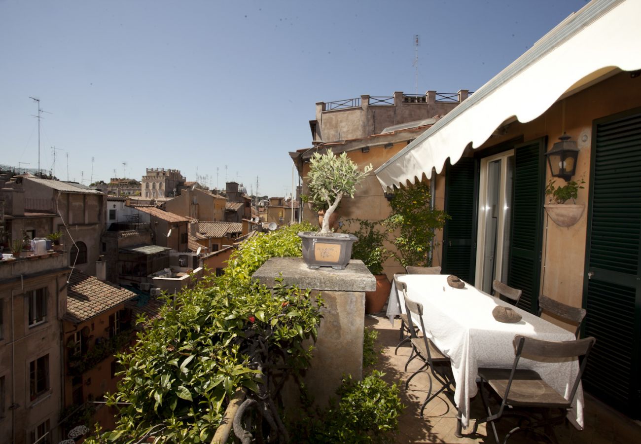 Apartment in Rome - Splendid Penthouse in Campo de Fiori