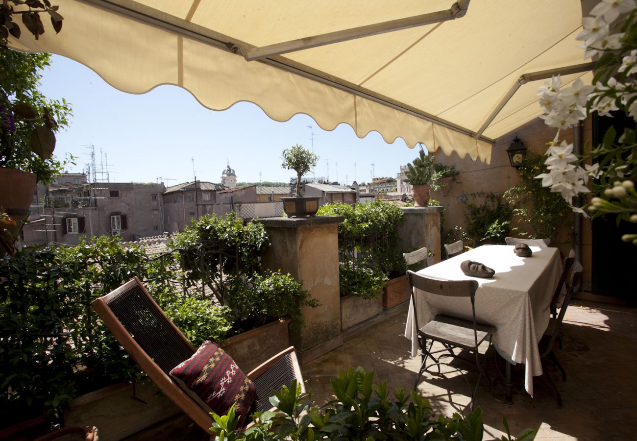 Apartment in Rome - Splendid Penthouse in Campo de Fiori