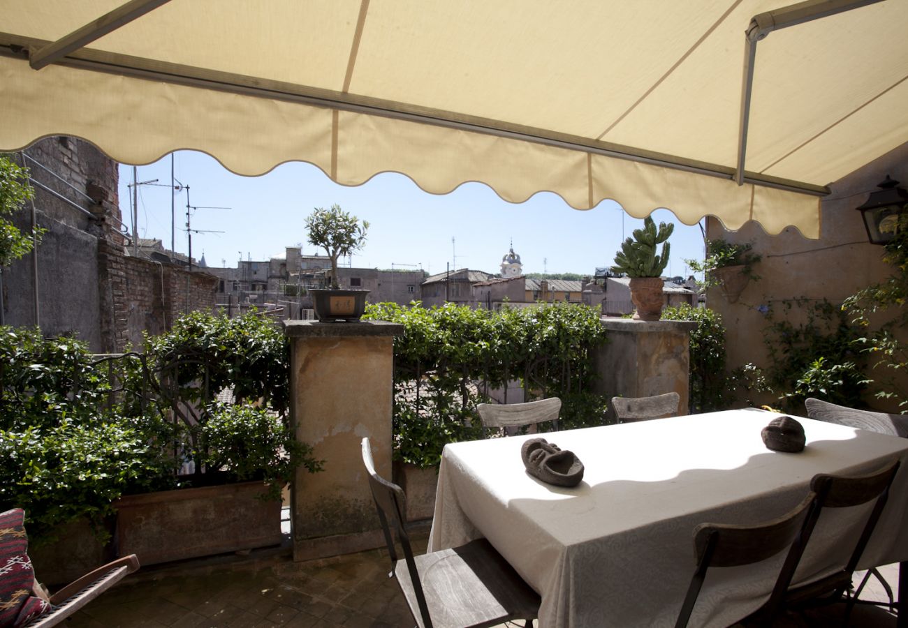 Apartment in Rome - Splendid Penthouse in Campo de Fiori