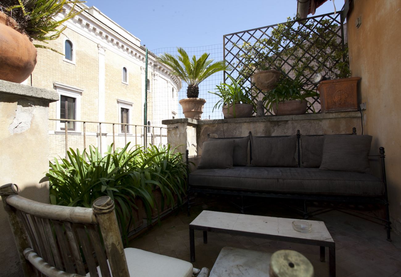 Apartment in Rome - Splendid Penthouse in Campo de Fiori