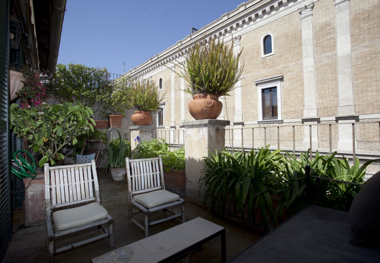 Apartment in Rome - Splendid Penthouse in Campo de Fiori