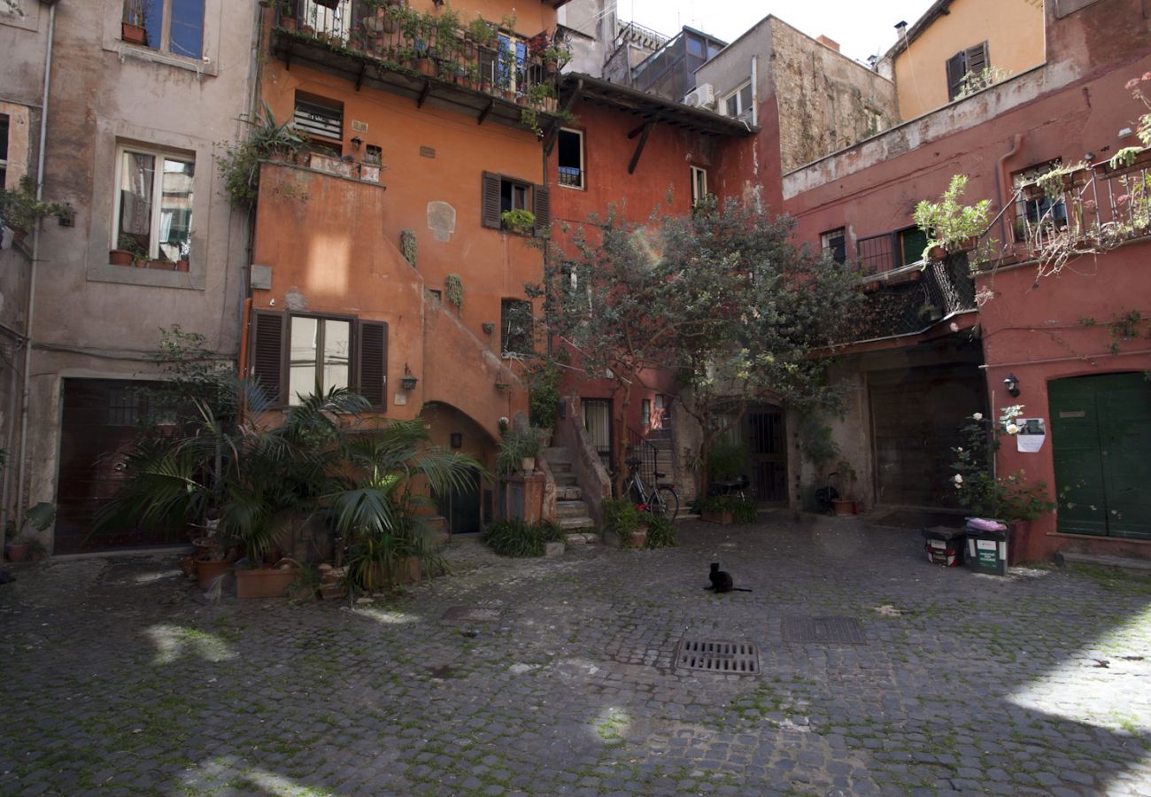 Apartment in Rome - Splendid Penthouse in Campo de Fiori