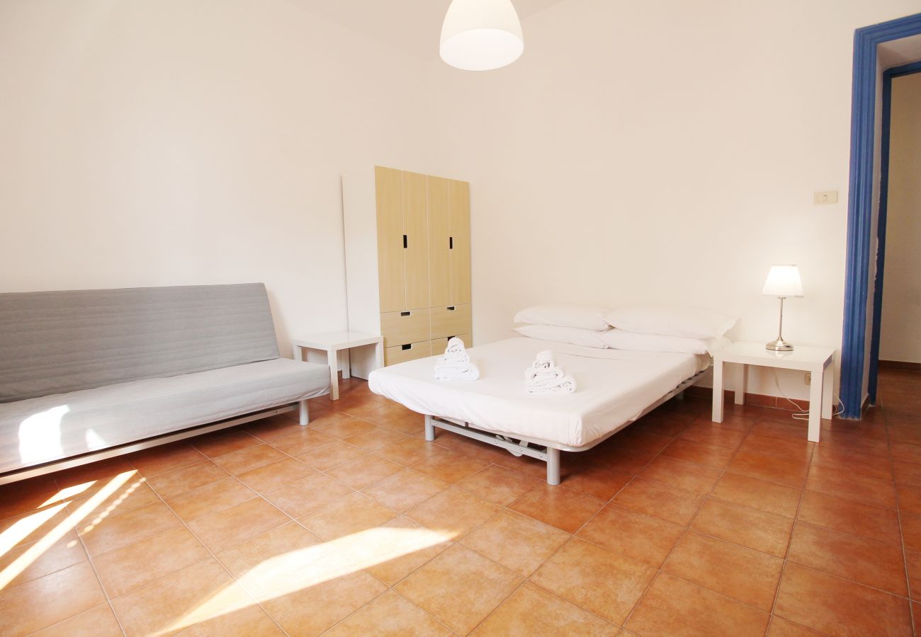 Apartment in Rome - Walk to the Colosseum from your Family Apt