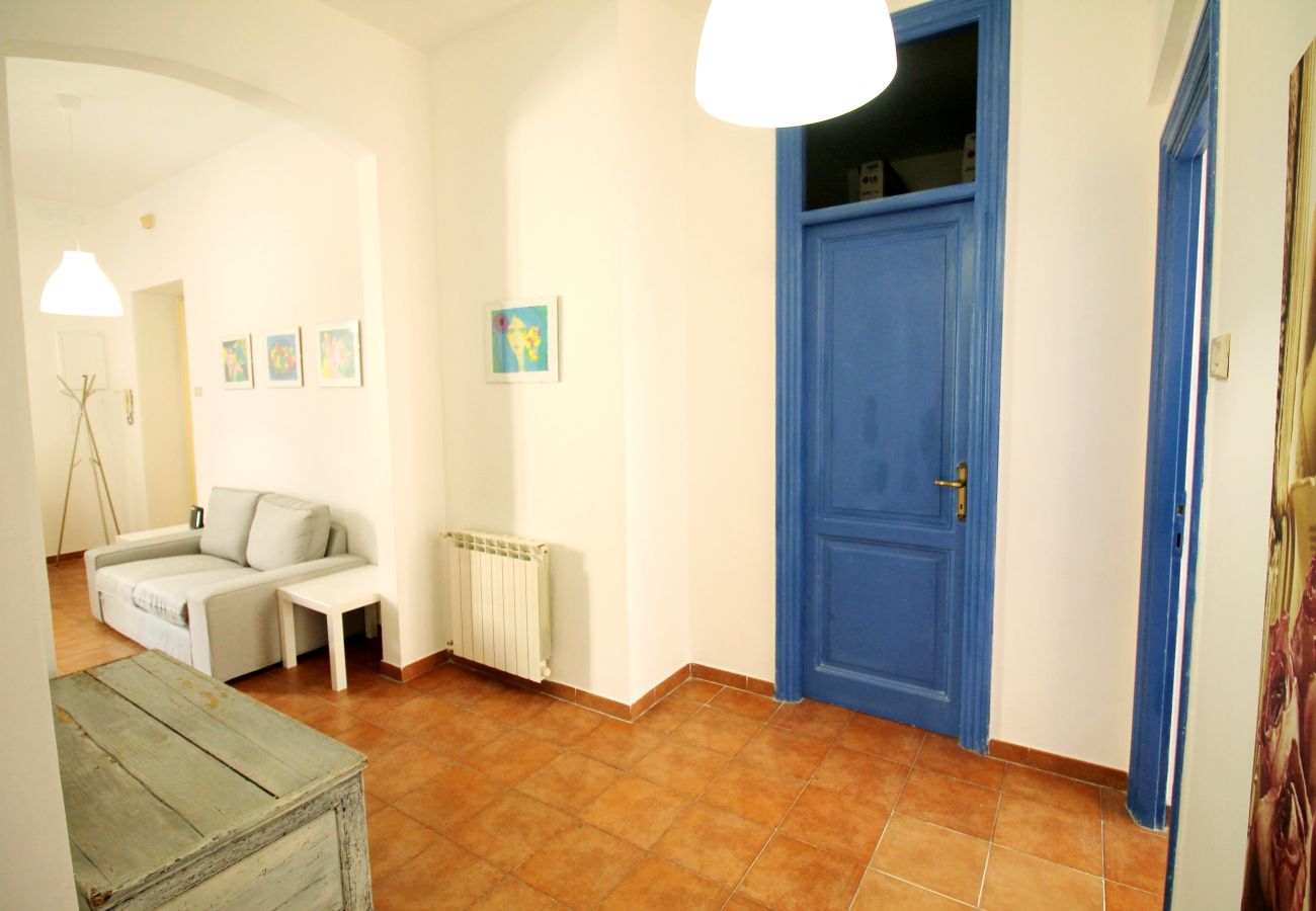 Apartment in Rome - Walk to the Colosseum from your Family Apt