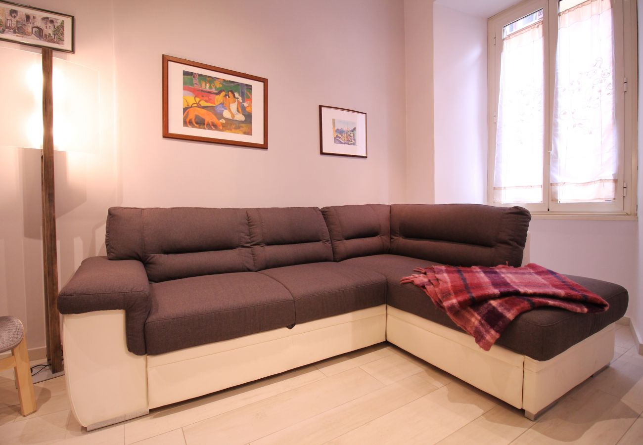 Apartment in Rome - Walk to the Vatican from Your Smart Apt
