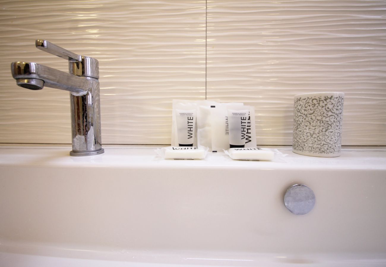 Apartment in Rome - Walk to the Vatican from Your Smart Apt