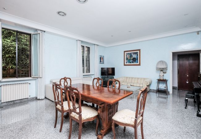 Apartment in Roma - Lush Garden Steps Away from Great Park Apartment in Roma - Lush Garden Steps Away from Great Park