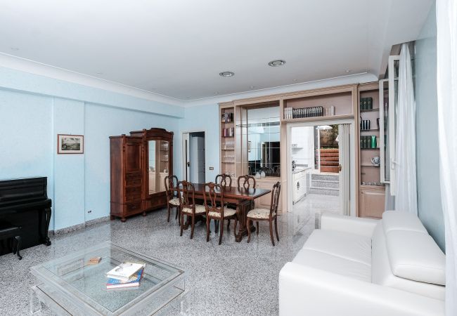 Apartment in Roma - Lush Garden Steps Away from Great Park Apartment in Roma - Lush Garden Steps Away from Great Park