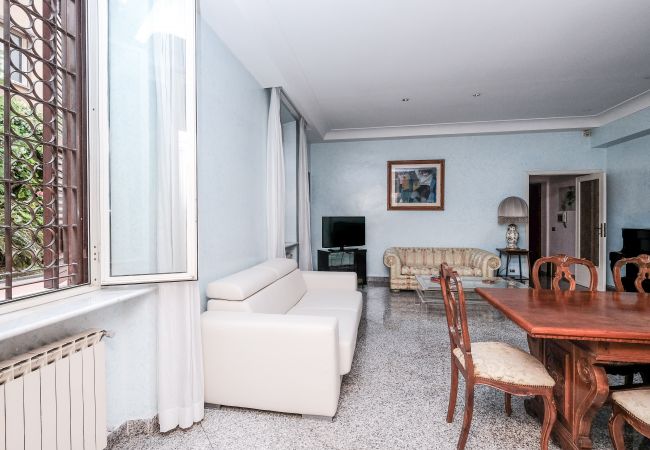 Apartment in Roma - Lush Garden Steps Away from Great Park Apartment in Roma - Lush Garden Steps Away from Great Park