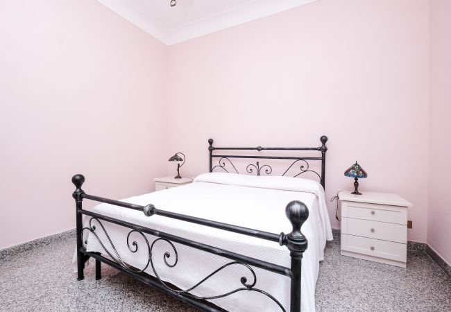 Apartment in Roma - Lush Garden Steps Away from Great Park Apartment in Roma - Lush Garden Steps Away from Great Park