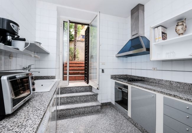 Apartment in Roma - Lush Garden Steps Away from Great Park Apartment in Roma - Lush Garden Steps Away from Great Park