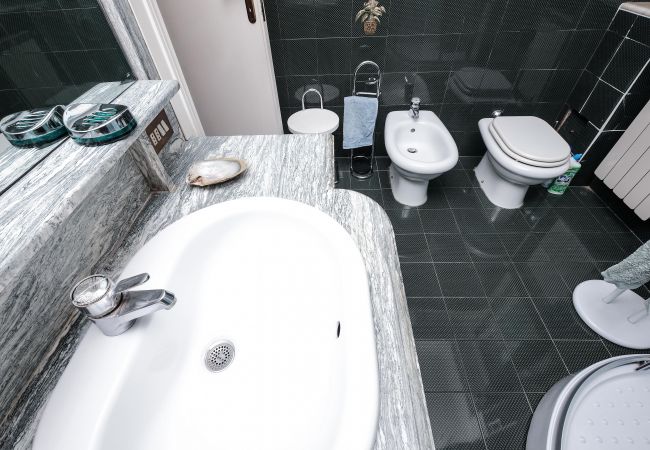 Apartment in Roma - Lush Garden Steps Away from Great Park Apartment in Roma - Lush Garden Steps Away from Great Park