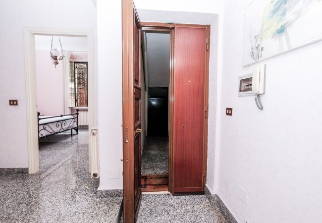 Apartment in Roma - Lush Garden Steps Away from Great Park Apartment in Roma - Lush Garden Steps Away from Great Park