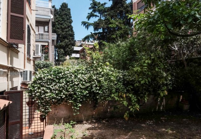 Apartment in Roma - Lush Garden Steps Away from Great Park Apartment in Roma - Lush Garden Steps Away from Great Park