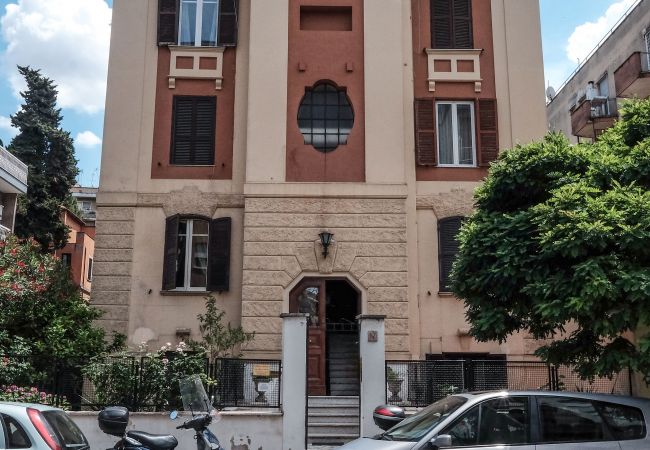 Apartment in Roma - Lush Garden Steps Away from Great Park Apartment in Roma - Lush Garden Steps Away from Great Park
